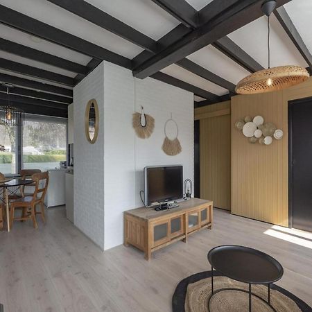 Attractive Bungalow With Modern Furnishings Sint Maartensvlotbrug Екстер'єр фото