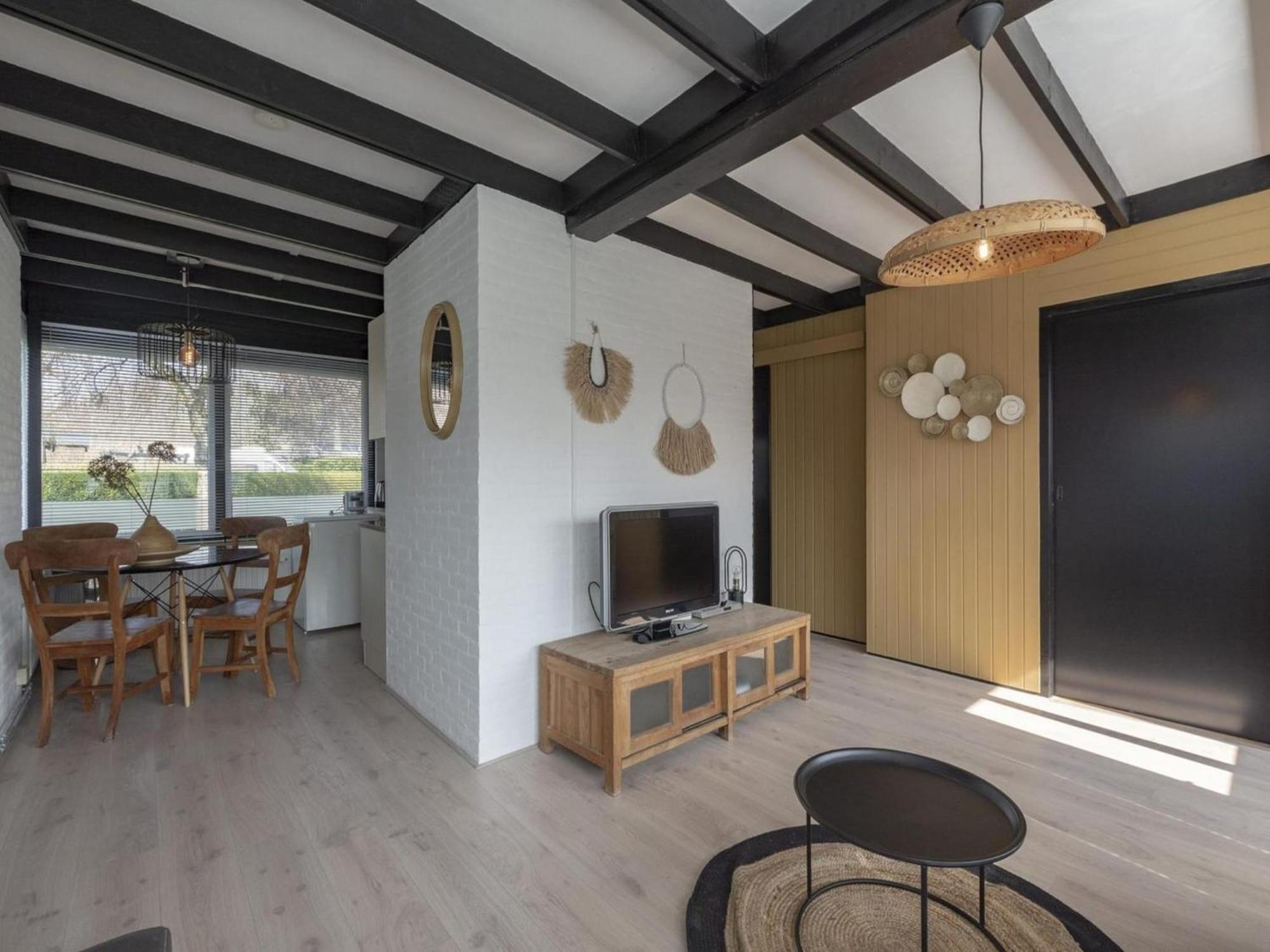 Attractive Bungalow With Modern Furnishings Sint Maartensvlotbrug Екстер'єр фото