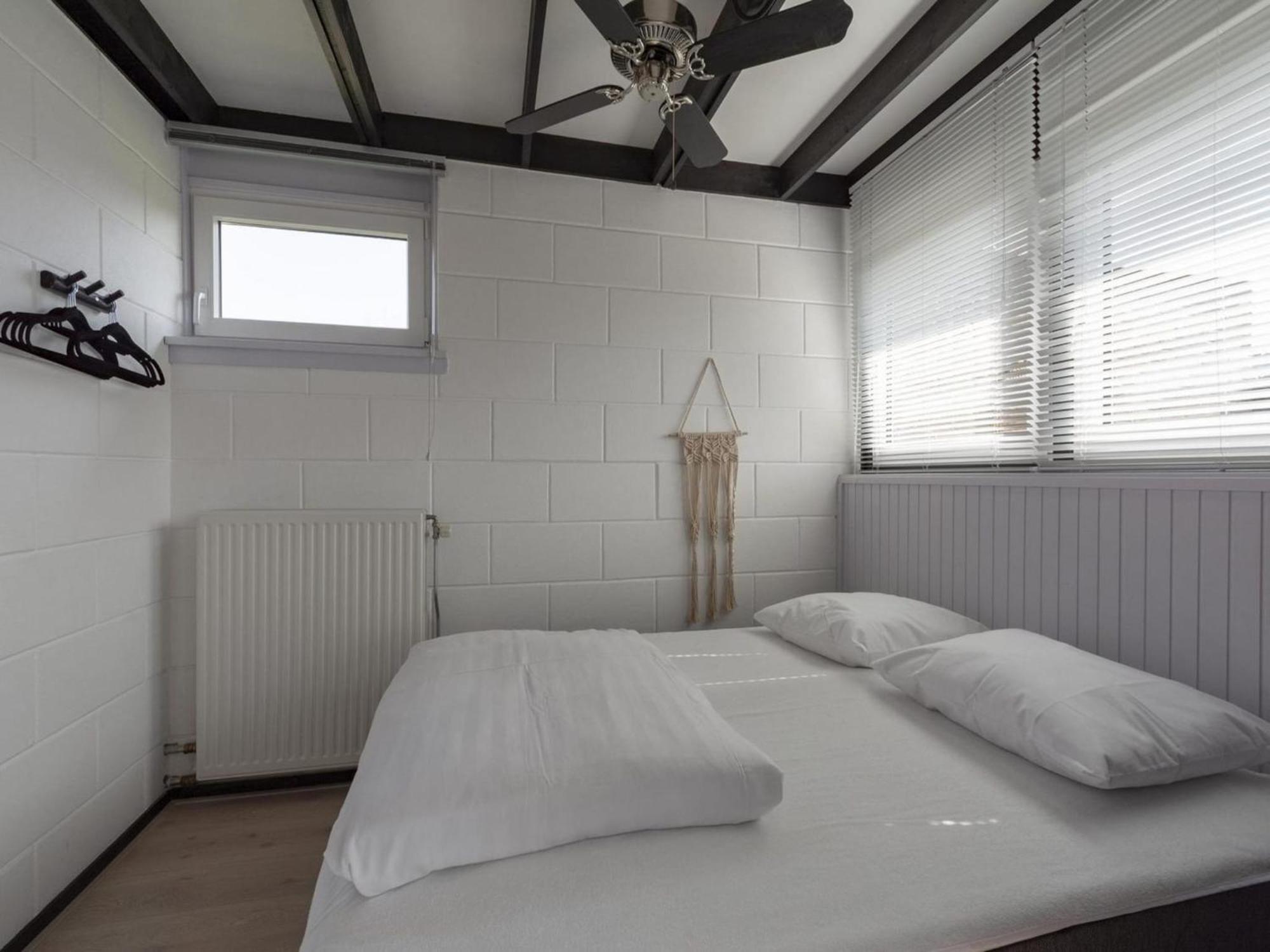 Attractive Bungalow With Modern Furnishings Sint Maartensvlotbrug Екстер'єр фото