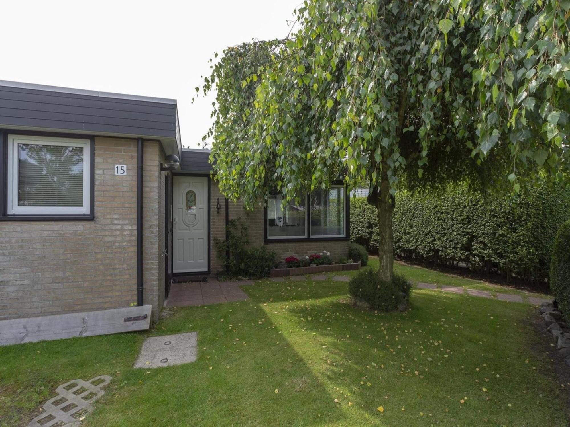 Attractive Bungalow With Modern Furnishings Sint Maartensvlotbrug Екстер'єр фото